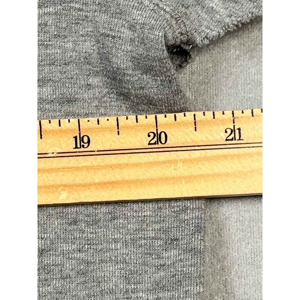Tommy Hilfiger Men medium Gray‎ TH Logo Raglan Sleeve  Crewneck Sweatshirt new